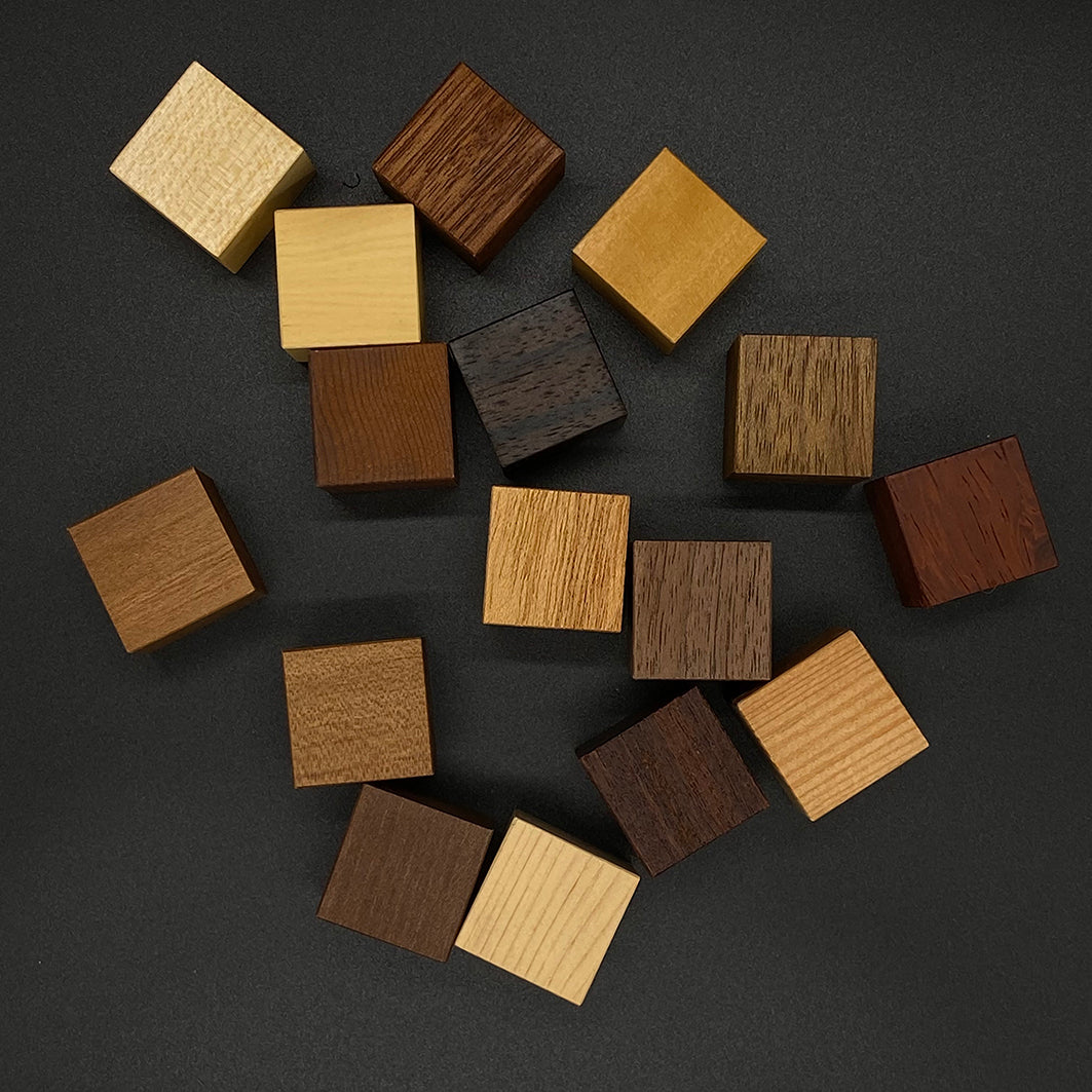SAICORO 世界16種類の木のサイコロ – The Analog Times